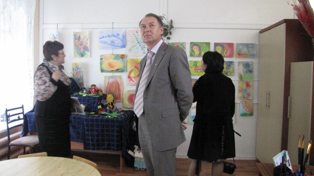 Воспитанников  детского дома с Днём защиты детей поздравил министр энергетики и ЖКХ