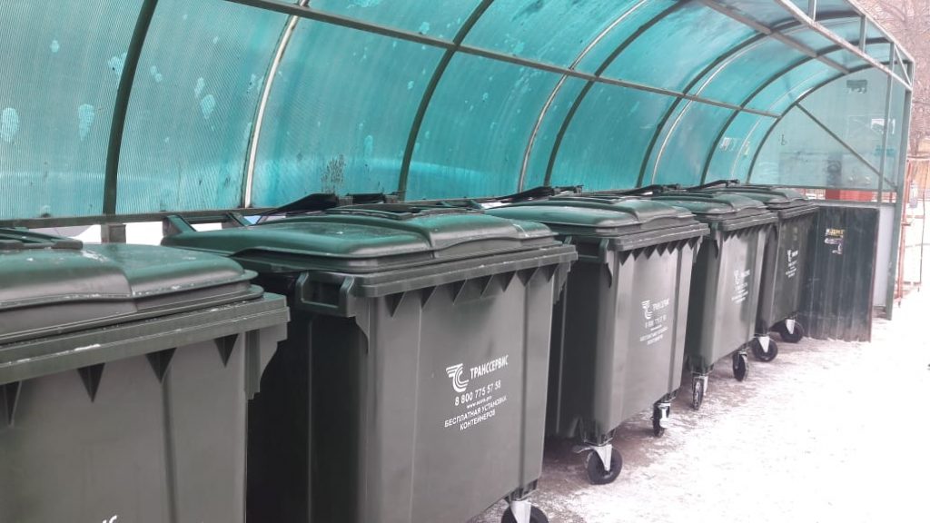 Мусоровозы, оснащенные современными системами навигации, выходят на уборку свердловских городов