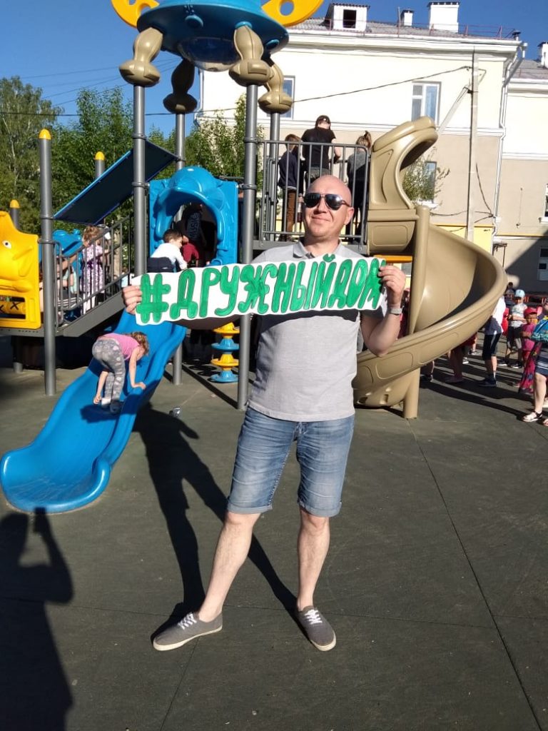 Фонд капитального ремонта подарил жителям первую в Екатеринбурге дворовую библиотеку