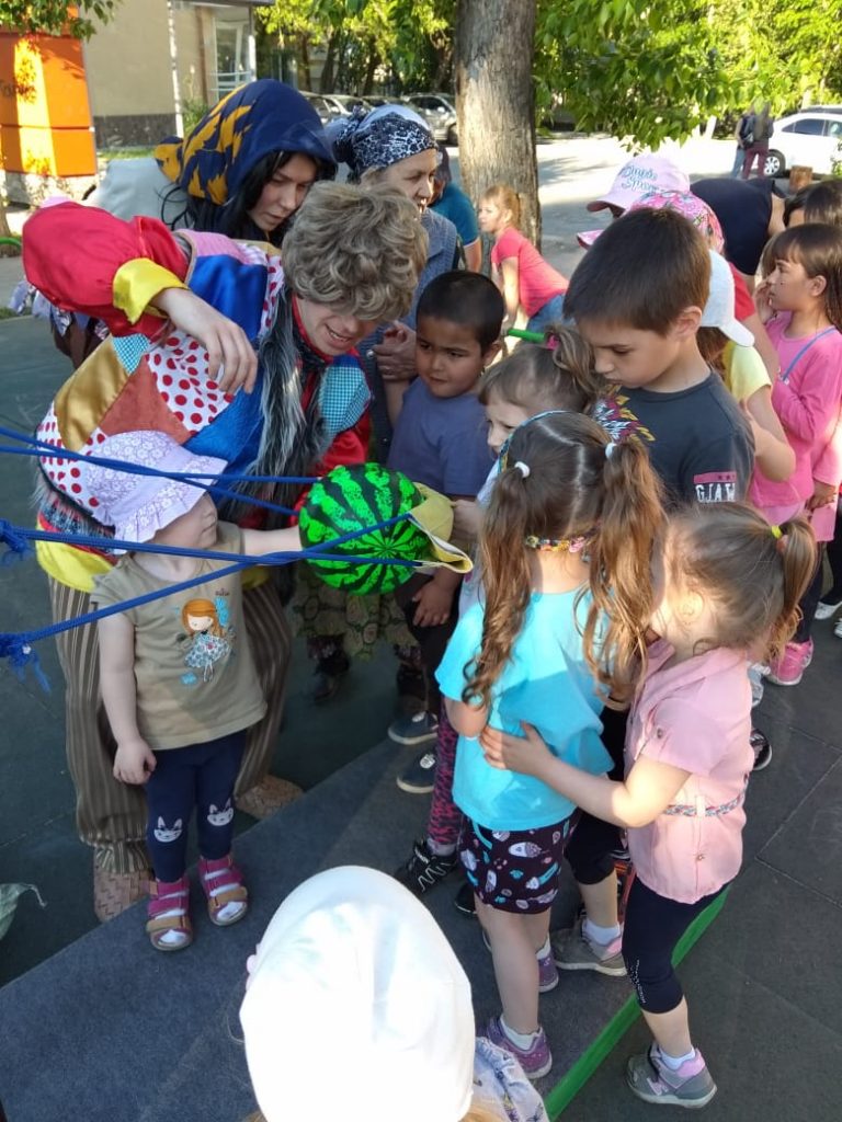 Фонд капитального ремонта подарил жителям первую в Екатеринбурге дворовую библиотеку