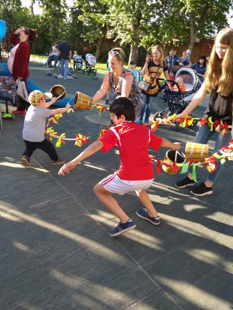 Фонд капитального ремонта подарил жителям первую в Екатеринбурге дворовую библиотеку