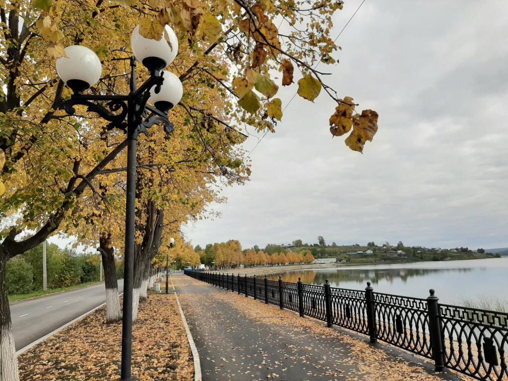 В Бисерти открылась набережная городского пруда, что позволит привлечь в территорию туристов и новых предпринимателей