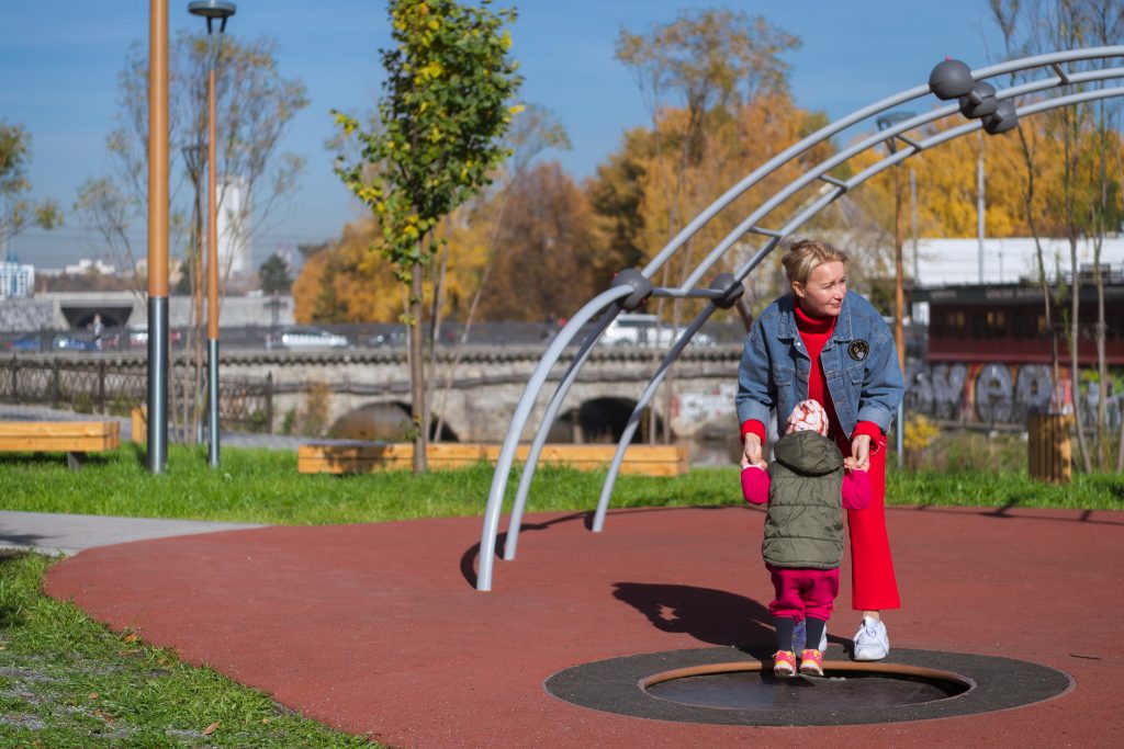 В Екатеринбурге после реконструкции открылся еще один участок набережной р. Исеть