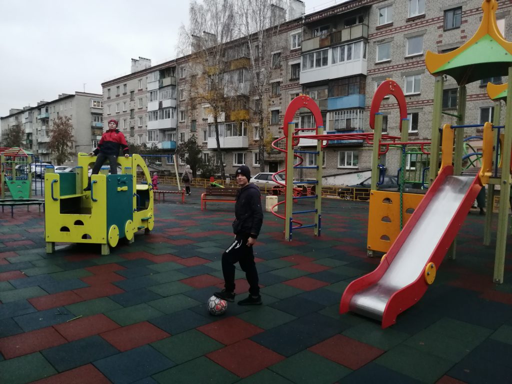 Два двора, благоустроенных в рамках нацпроекта «Жилье и городская среда», сданы в Богдановиче