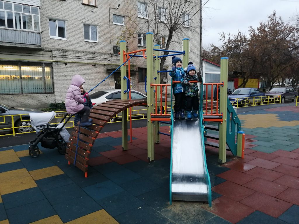 Два двора, благоустроенных в рамках нацпроекта «Жилье и городская среда», сданы в Богдановиче