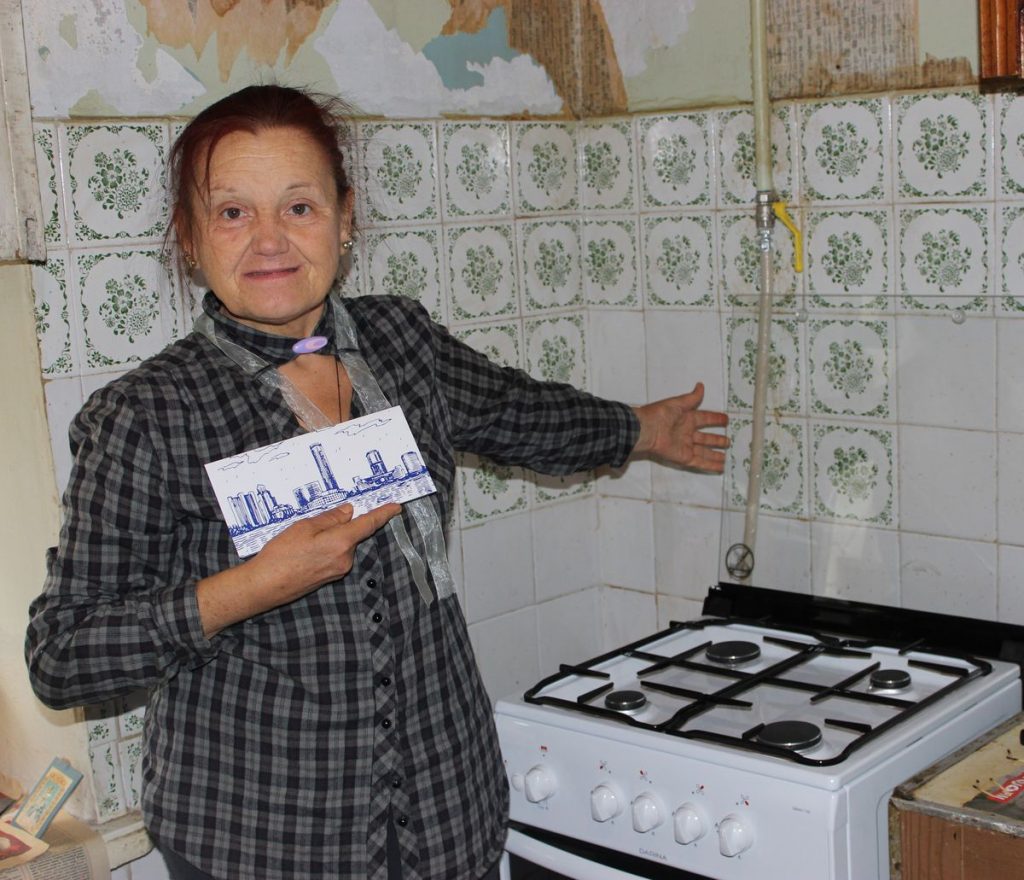 Ко дню пожилых людей «Екатеринбурггаз» подарил пенсионерам газовые плиты