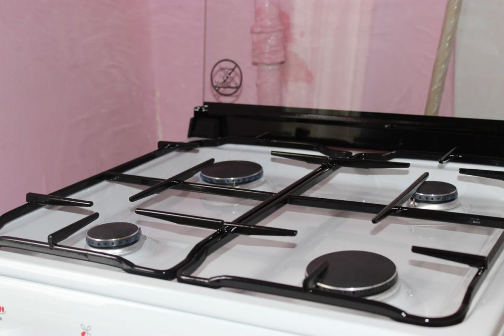 Ко дню пожилых людей «Екатеринбурггаз» подарил пенсионерам газовые плиты