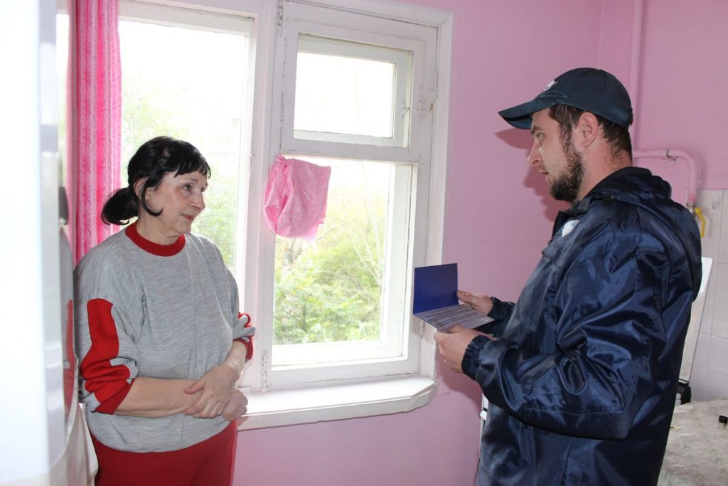 Ко дню пожилых людей «Екатеринбурггаз» подарил пенсионерам газовые плиты