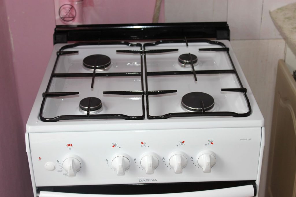 Ко дню пожилых людей «Екатеринбурггаз» подарил пенсионерам газовые плиты