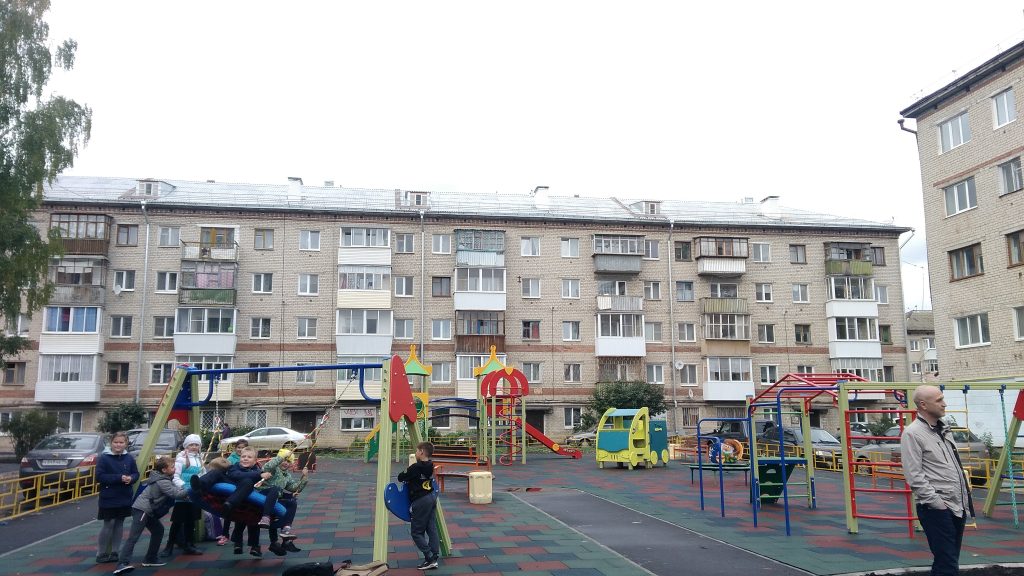 Два двора, благоустроенных в рамках нацпроекта «Жилье и городская среда», сданы в Богдановиче