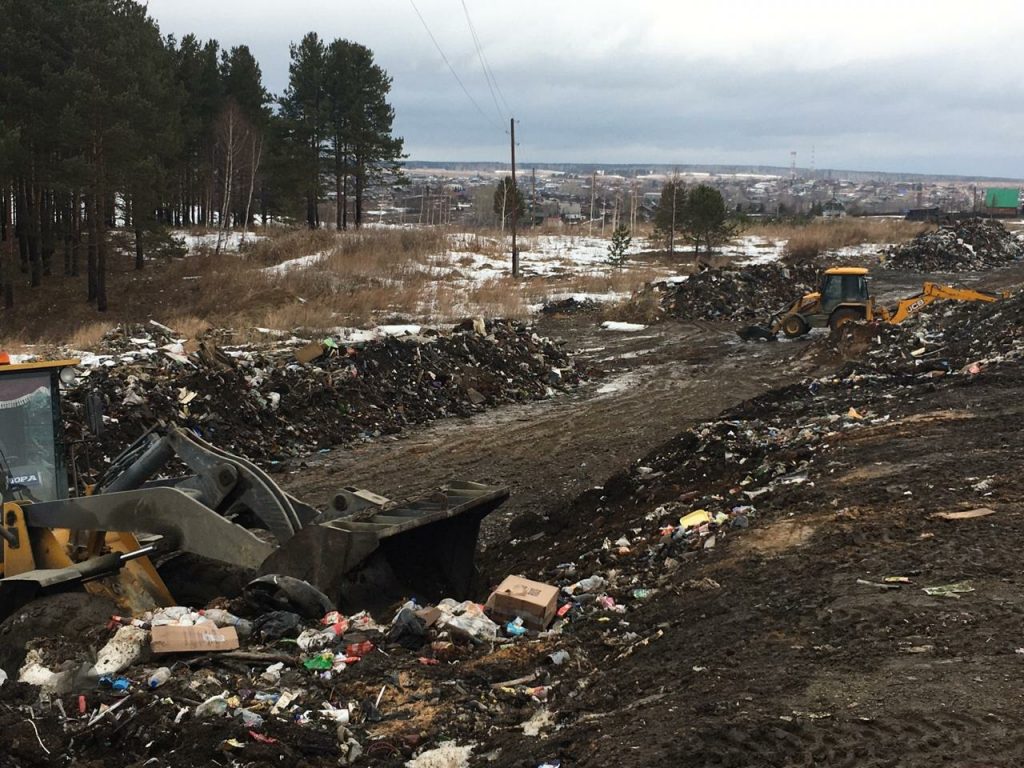 В северном кластере Свердловской области начали ликвидацию крупнейшей несанкционированной свалки ТКО