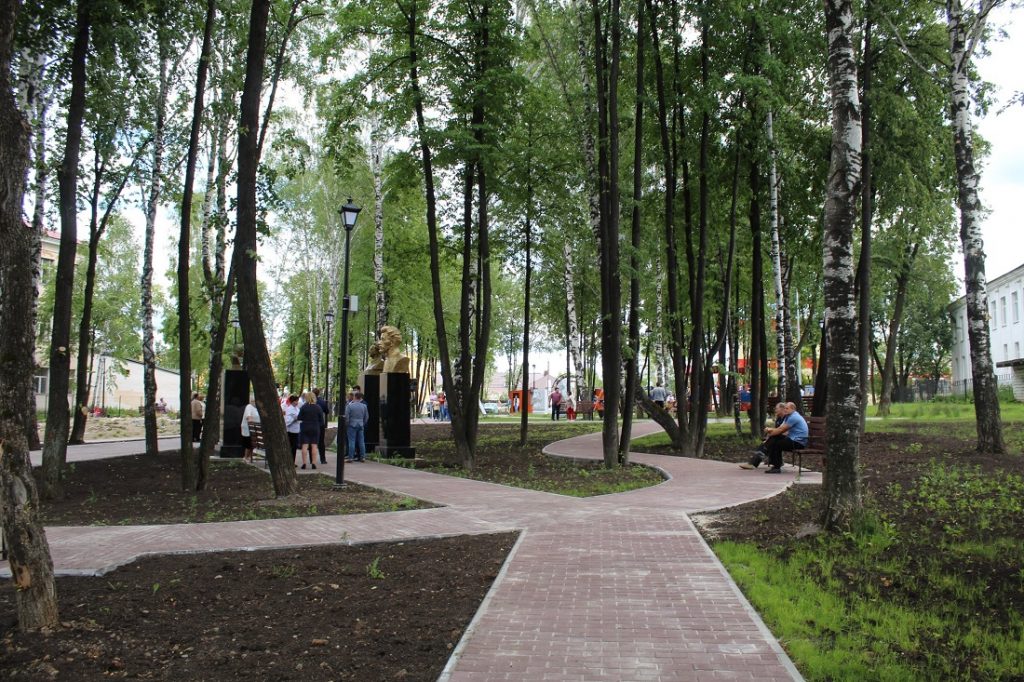 В Реже после реконструкции, проходившей в рамках нацпроекта «Жилье и городская среда», открылся центральный городской парк