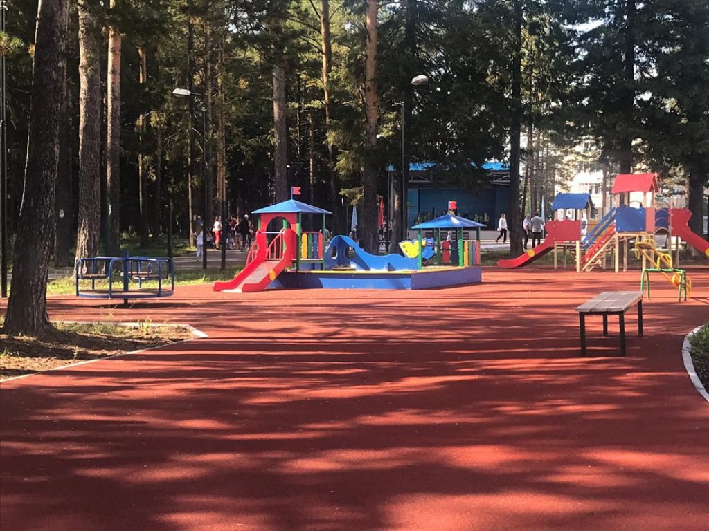 В Верхней Синячихе по нацпроекту «Жилье и городская среда» обновили лесопарк и три дворовых территории