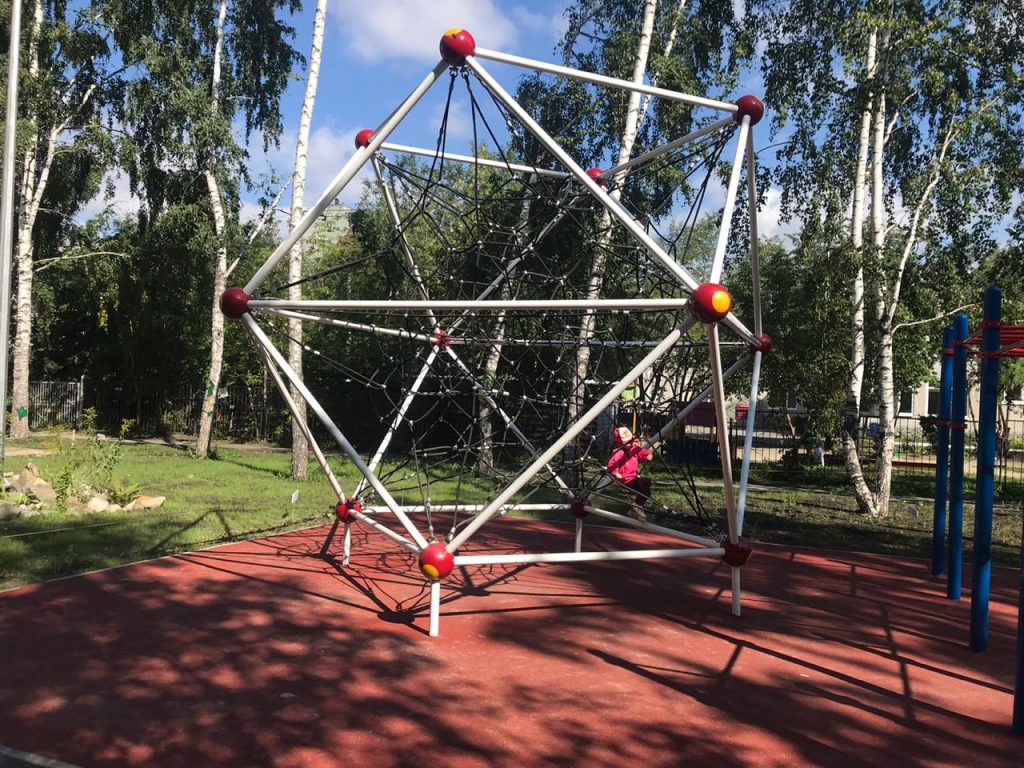 Благоустройство дворов по нацпроекту «Жилье и городская среда» в Екатеринбурге идет с опережением графика