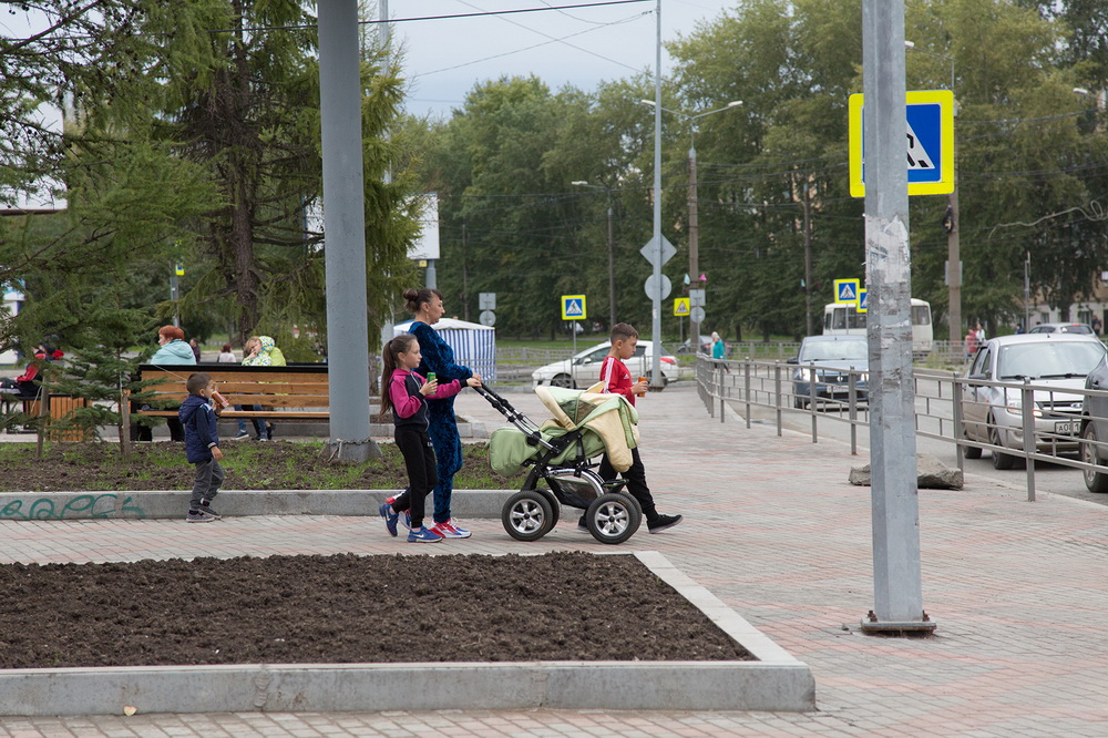 В Нижнем Тагиле после благоустройства по нацпроекту «Жилье и городская среда» открылась площадь на улице Зари