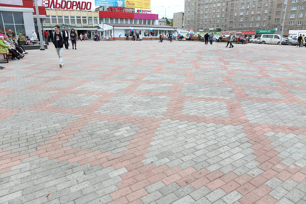 В Нижнем Тагиле после благоустройства по нацпроекту «Жилье и городская среда» открылась площадь на улице Зари