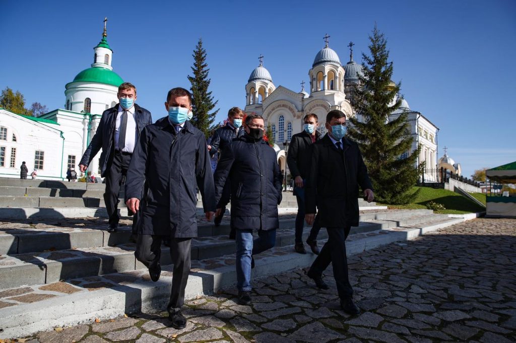 Владимир Якушев и Евгений Куйвашев открыли центральную площадь в Верхотурье – новое место притяжения горожан и туристов