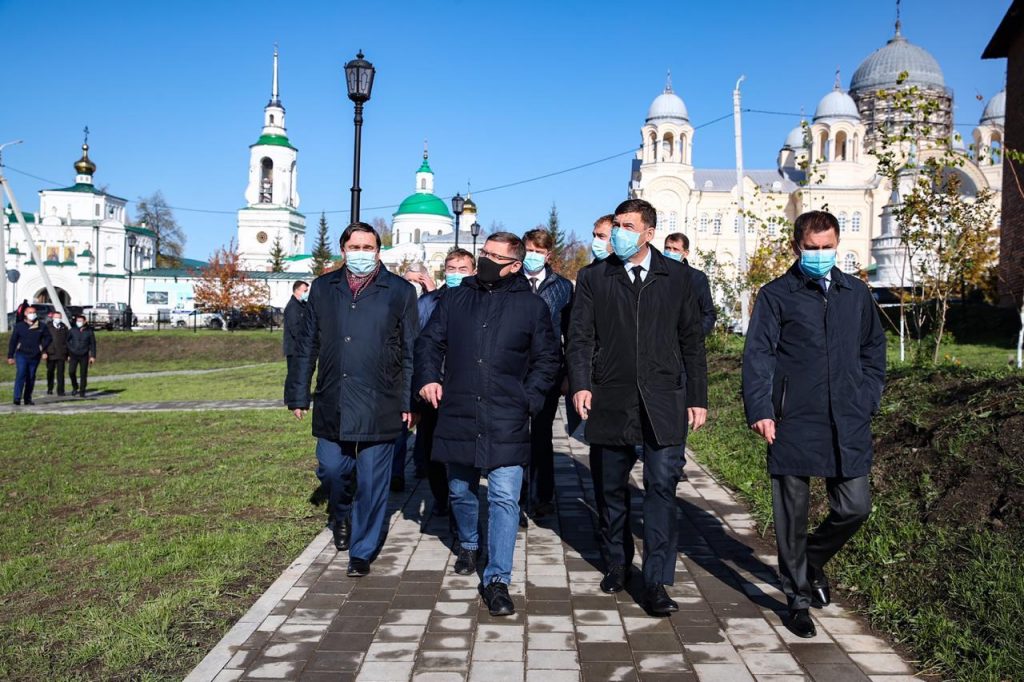 Владимир Якушев и Евгений Куйвашев открыли центральную площадь в Верхотурье – новое место притяжения горожан и туристов