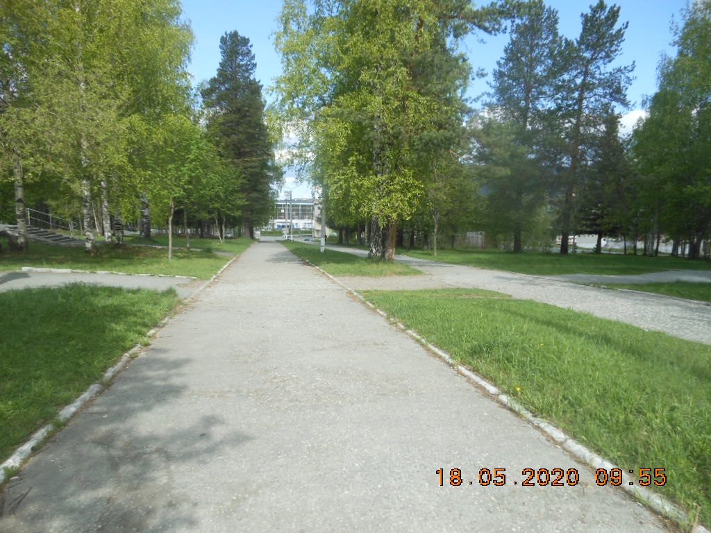 В Качканаре по нацпроекту «Жилье и городская среда» открыли пешеходную аллею с шезлонгами, танцполом и «арочным» освещением