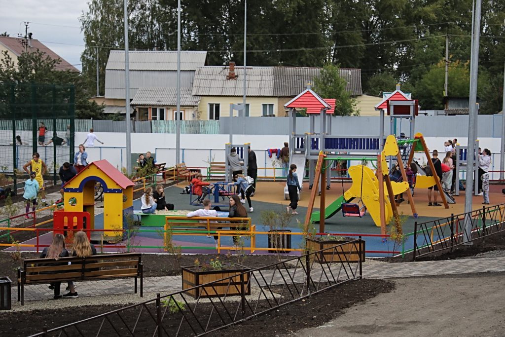 В Нижнем Тагиле появилась многофункциональная спортплощадка, построенная по нацпроекту «Жилье и городская среда»