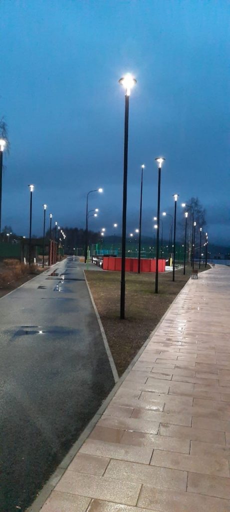 В Верхнем Тагиле после благоустройства по нацпроекту «Жилье и городская среда» открыли Набережную огней