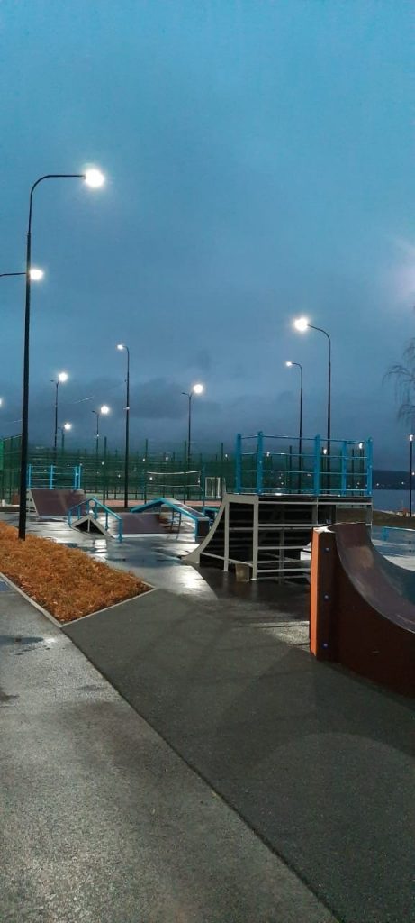 В Верхнем Тагиле после благоустройства по нацпроекту «Жилье и городская среда» открыли Набережную огней