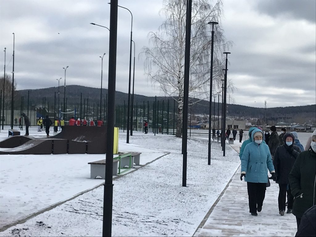 В Верхнем Тагиле после благоустройства по нацпроекту «Жилье и городская среда» открыли Набережную огней