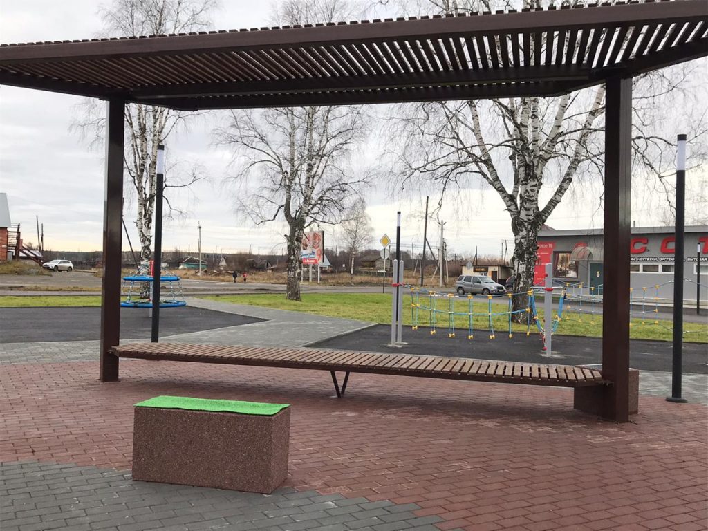 В Лобве в рамках нацпроекта «Жилье и городская среда» обновили главную поселковую площадь