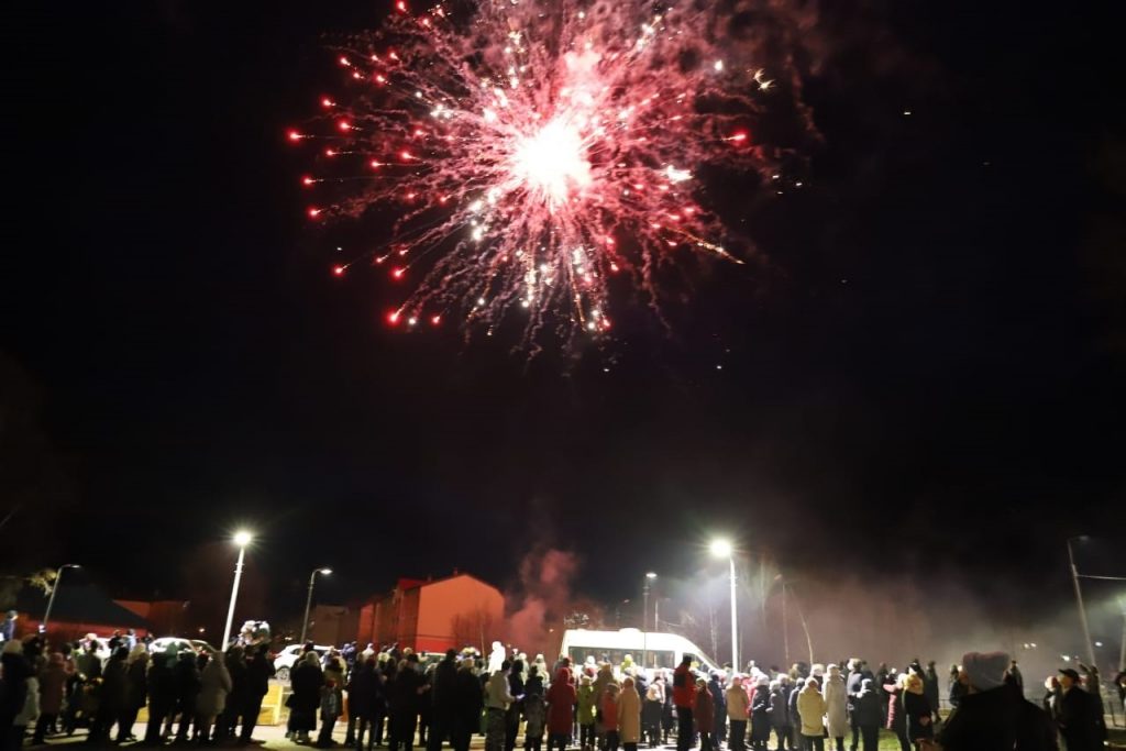 В поселке Калья по нацпроекту «Жилье и городская среда» благоустроили рощу и мемориал героям Великой Отечественной войны