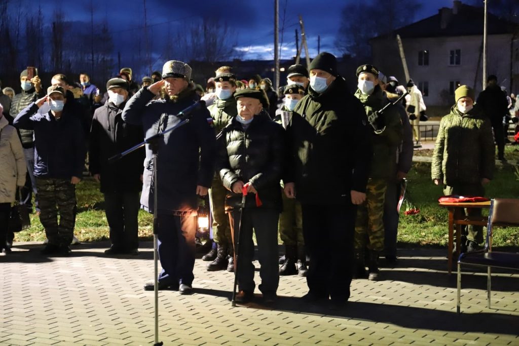В поселке Калья по нацпроекту «Жилье и городская среда» благоустроили рощу и мемориал героям Великой Отечественной войны