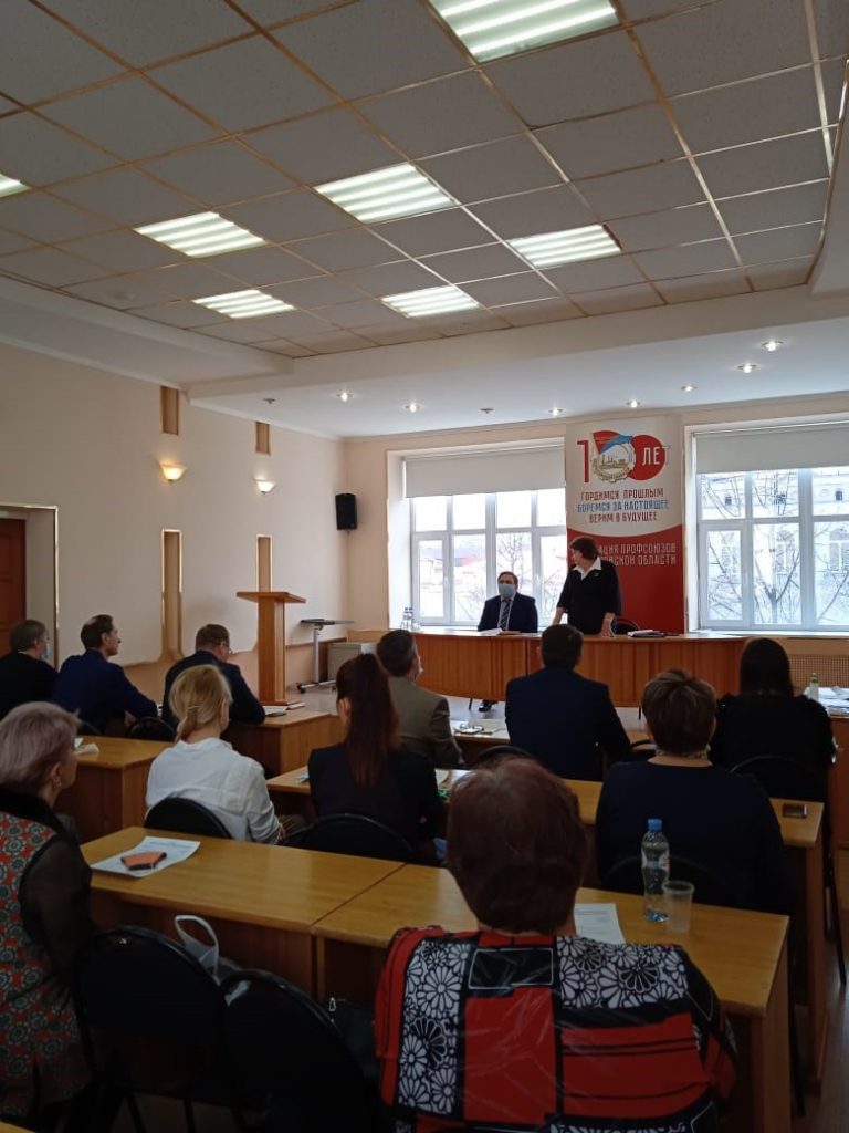 Николай Смирнов и Нина Шеховцева вручили награды лучшим работникам отрасли ЖКХ