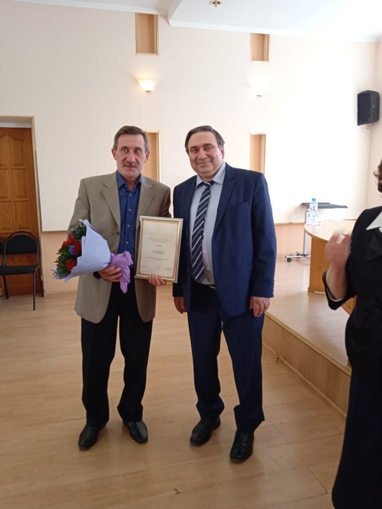 Николай Смирнов и Нина Шеховцева вручили награды лучшим работникам отрасли ЖКХ