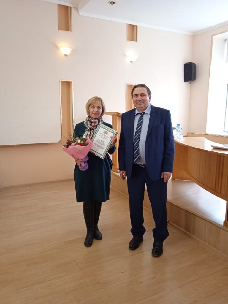 Николай Смирнов и Нина Шеховцева вручили награды лучшим работникам отрасли ЖКХ