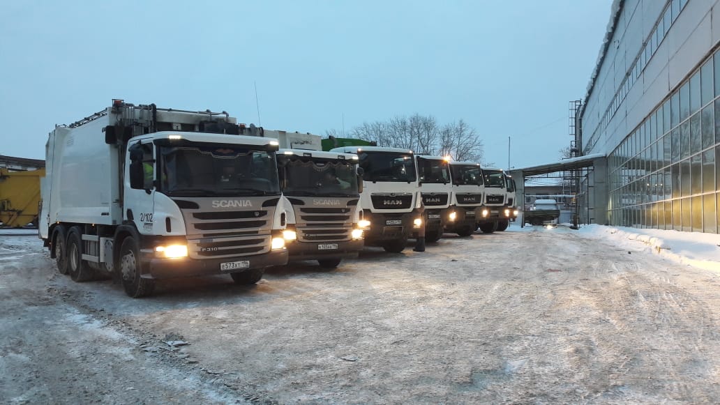 Мусоровозы, оснащенные современными системами навигации, выходят на уборку свердловских городов