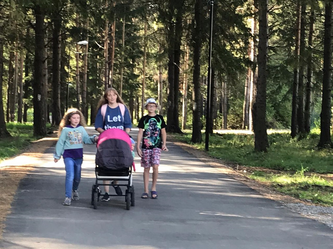 В Верхней Синячихе по нацпроекту «Жилье и городская среда» обновили лесопарк и три дворовых территории