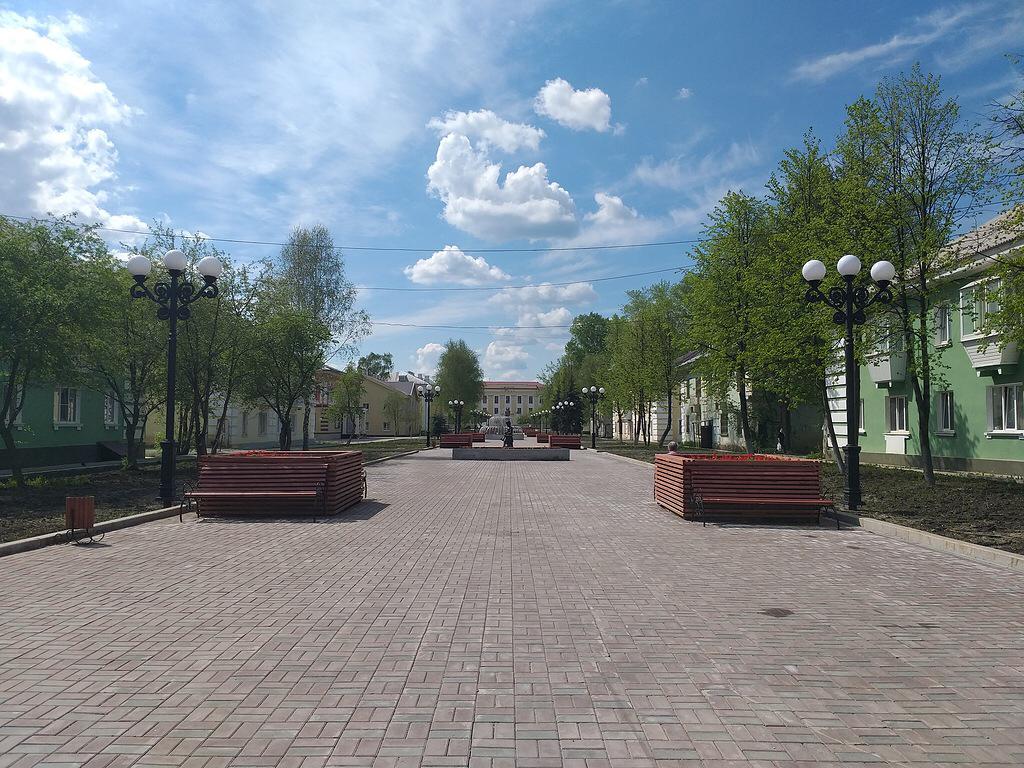В городе Полевском открыли благоустроенную по нацпроекту «Жилье и городская среда» Аллею уральских мастеров