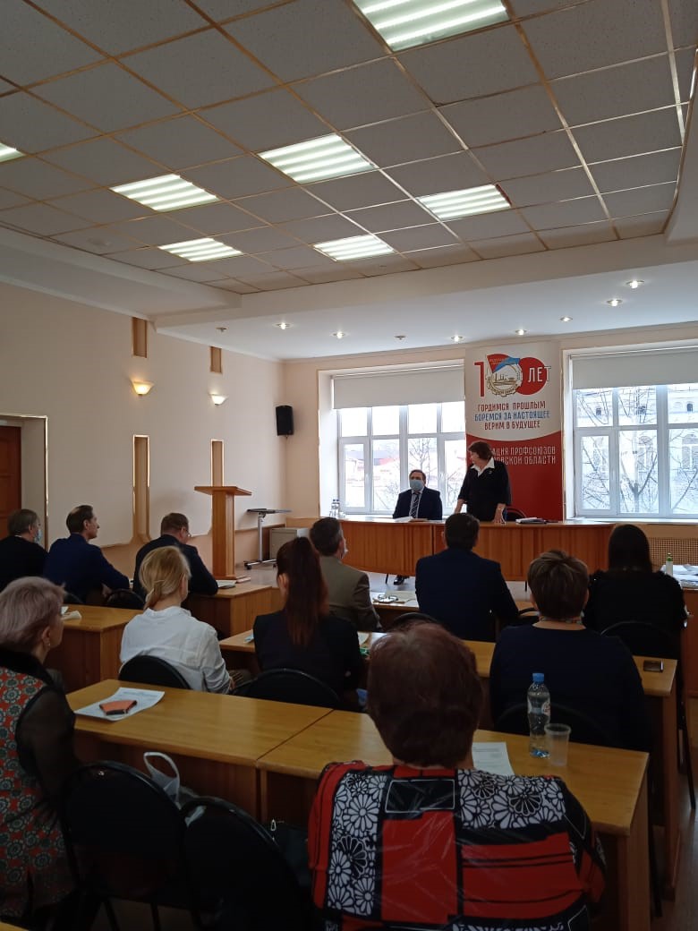 Николай Смирнов и Нина Шеховцева вручили награды лучшим работникам отрасли ЖКХ