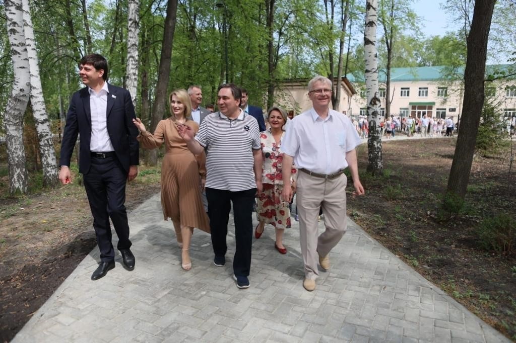 В поселке Малышева открылся реконструированный по нацпроекту «Жилье и городская» парк культуры и отдыха