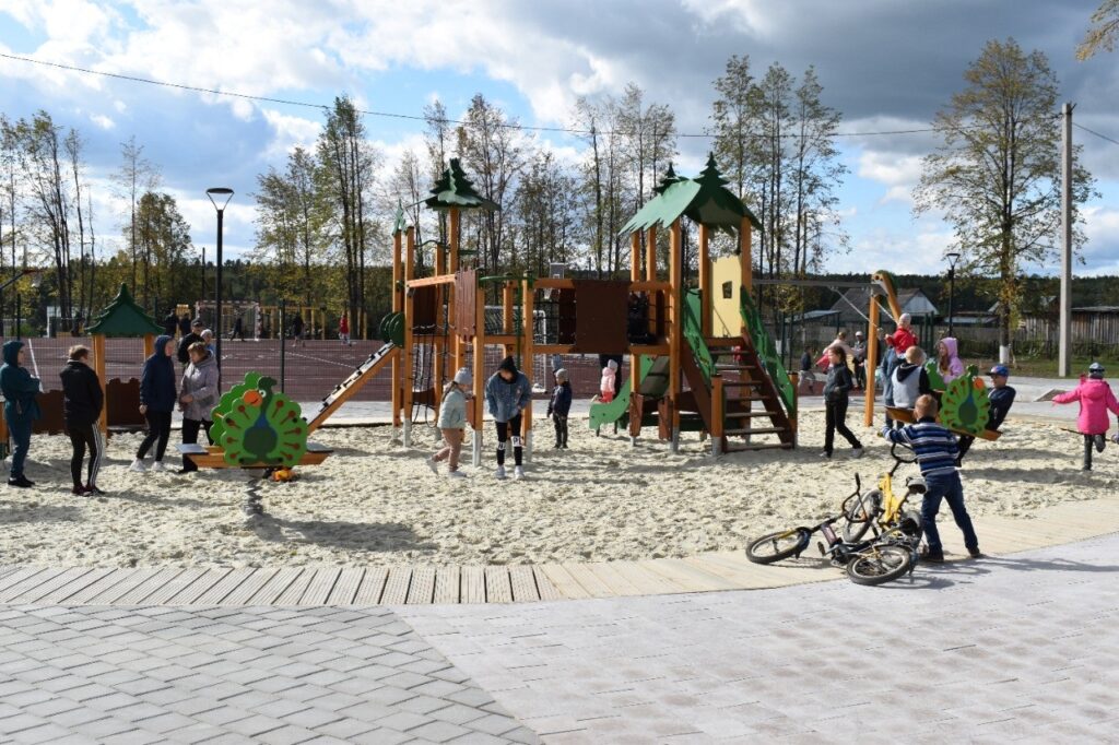 В Верхотурье открыли благоустроенный сквер