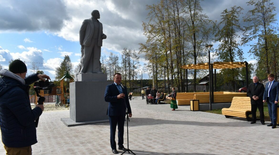 В Верхотурье открыли благоустроенный сквер