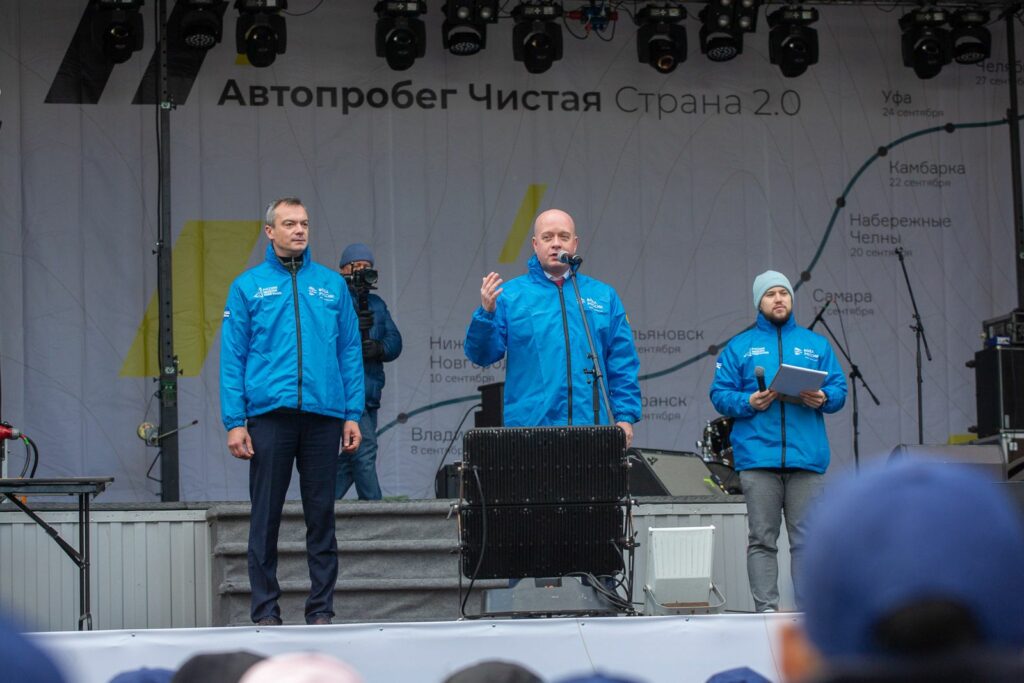 В рамках марафона «Чистая страна» уральцы очистили берег реки Исеть и отправили на полигон более десяти кубометров мусора