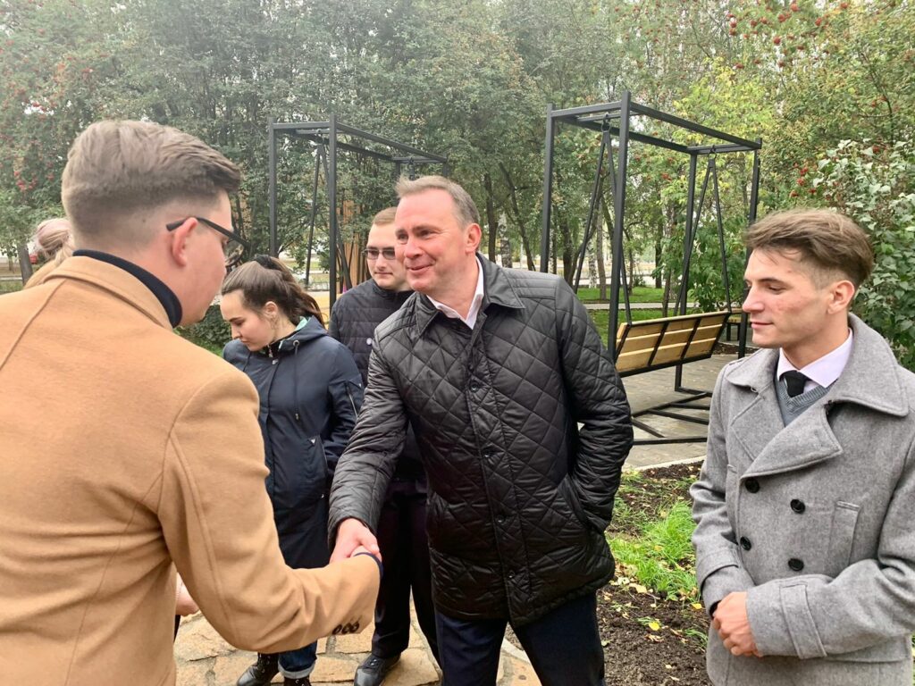 В Год медицинского работника, объявленный Евгением Куйвашевым, в Нижнем Тагиле открыли аллею врачей