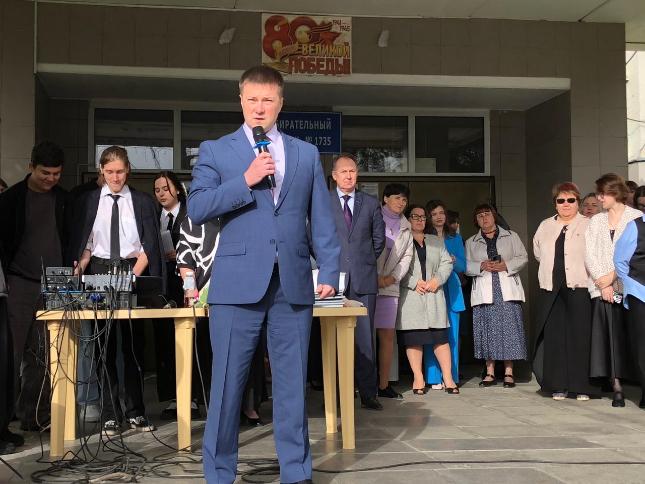 С началом учебного года!