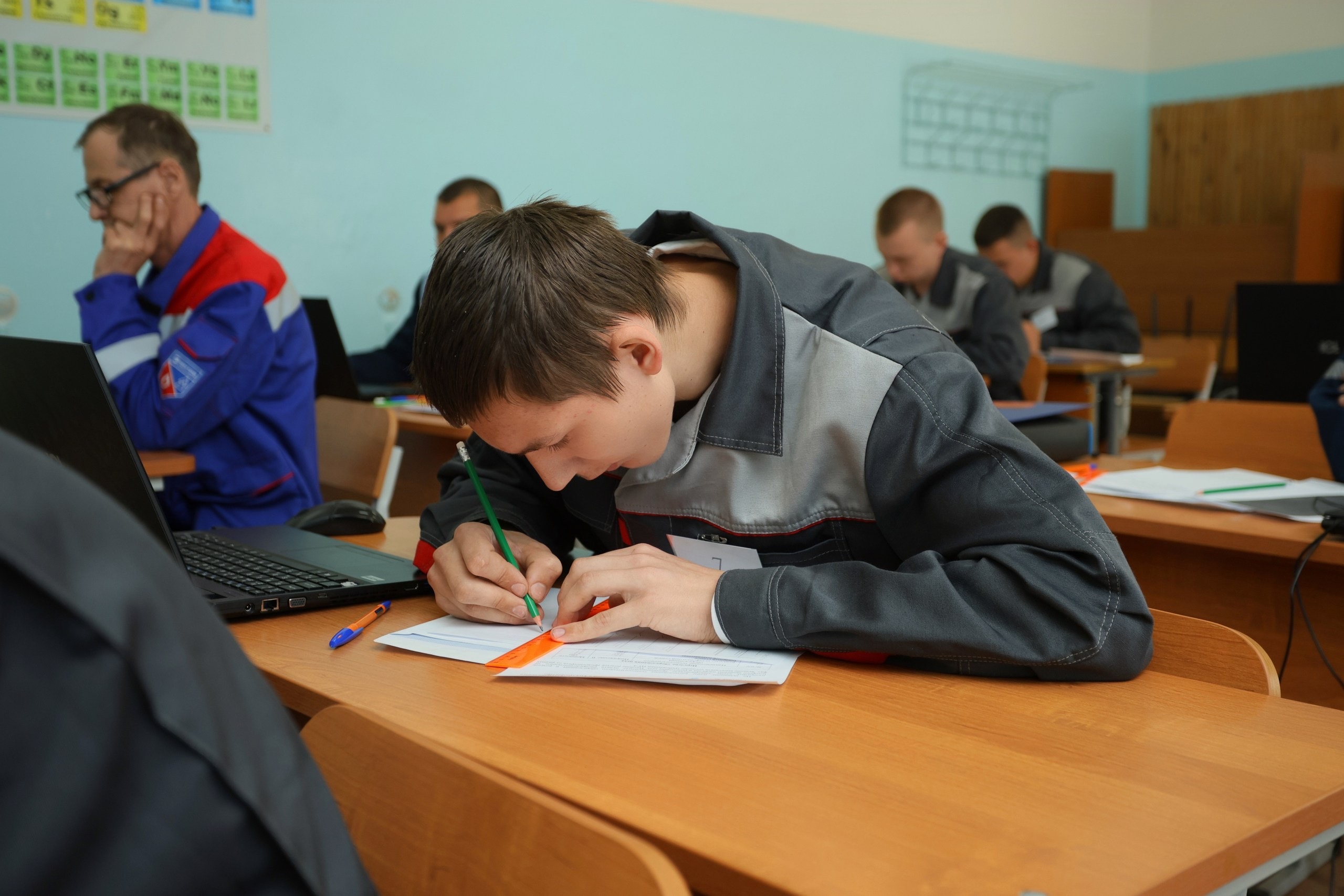 В Екатеринбурге прошел ежегодный конкурс профессионального мастерства «Лучший электромонтер»
